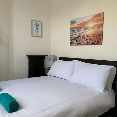 2 Double Bedroom Flat, Location Apartment