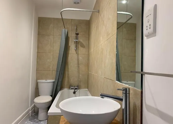 2 Double Bedroom Flat, Location * Bristol